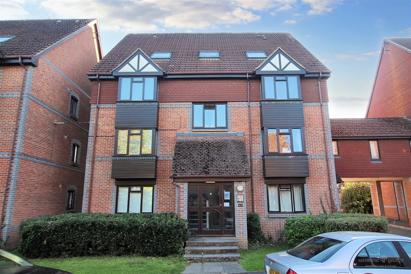 1 bed property in Grovelands Road, Reading